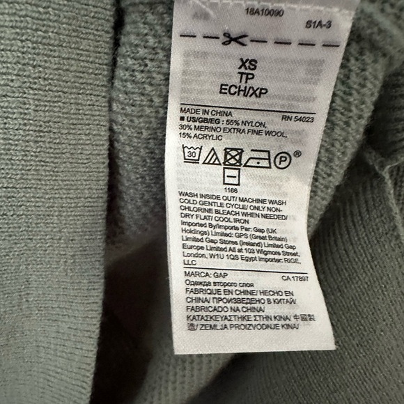 GAP Knit Sweater - Picture 5 of 5